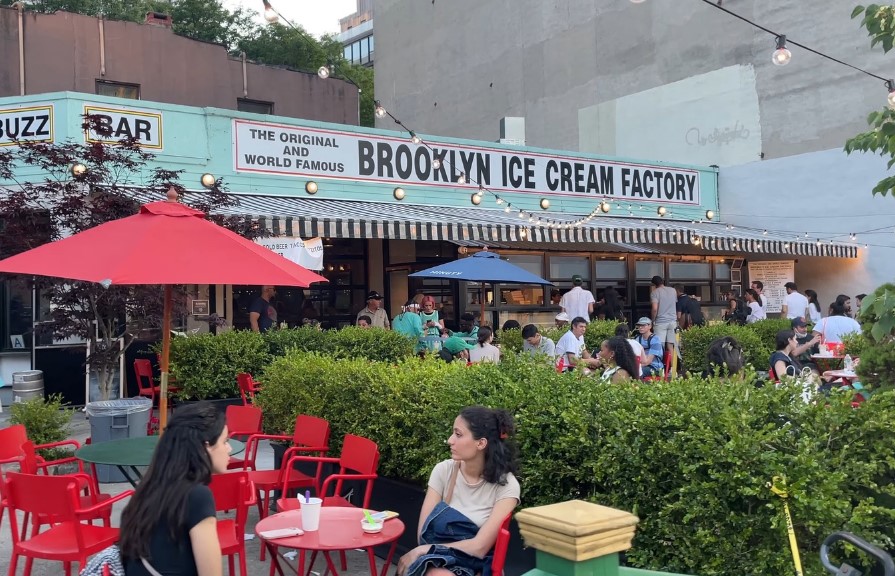 Dog friendly food spots in Brooklyn