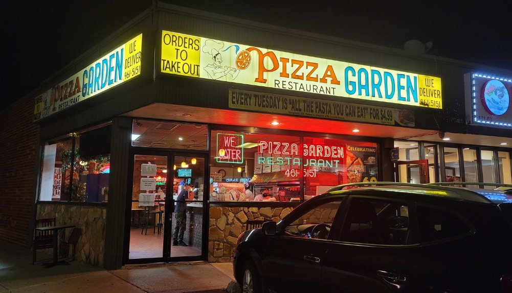 Popular pizzerias in Queens