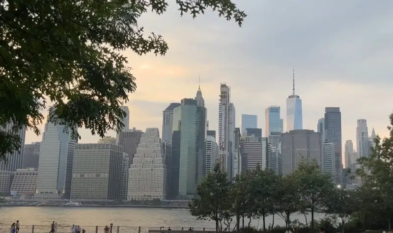 A tranquil view of the Brooklyn skyline