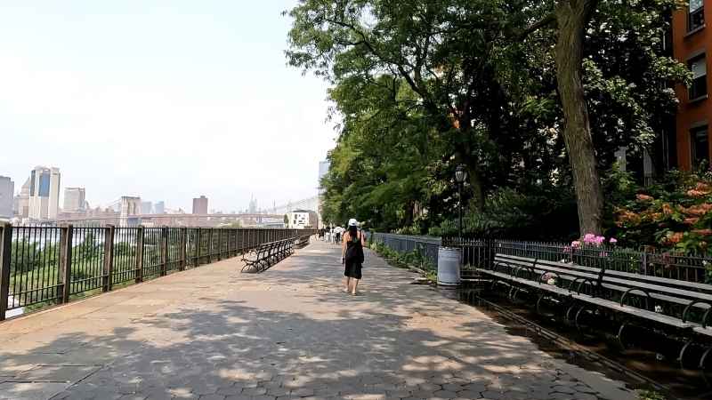 A walk on the Brooklyn Heights Promenade